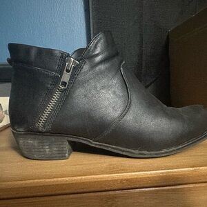 Sleek Black Ankle Booties with Side Zipper